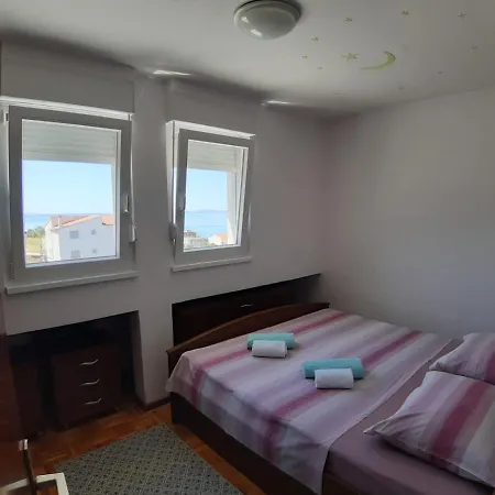 Apartment Sweet Dora
