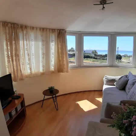 Sweet Dora Apartment