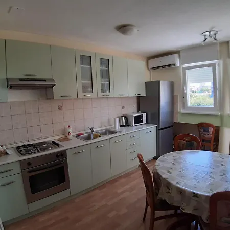 Sweet Dora Apartment Split