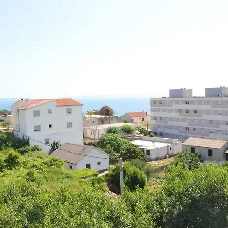 Apartment Sweet Dora