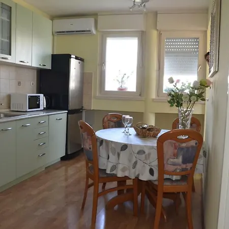 Apartment Sweet Dora