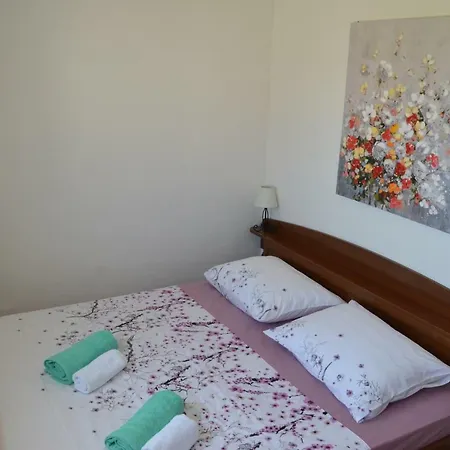 Sweet Dora Apartment Split
